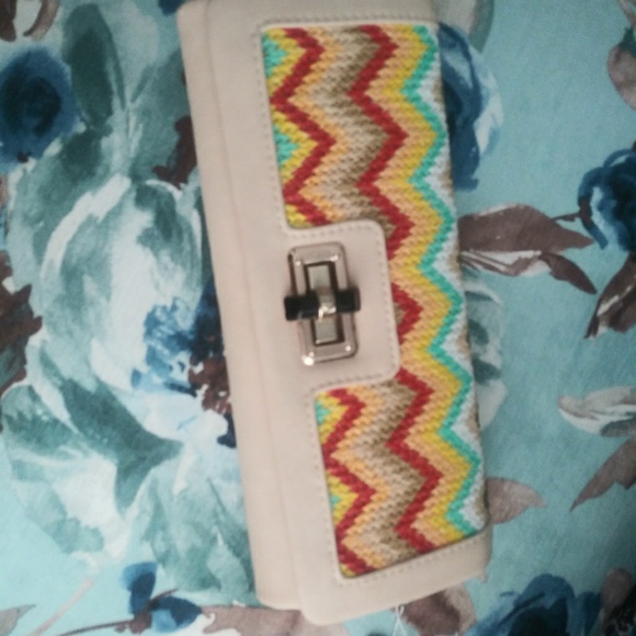 Ivory/ multi clutch brand new - Picture 2 of 3